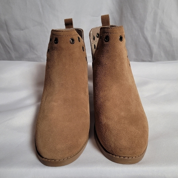 Skechers NWOT Women's Lasso Tan Booties Leather Size 9 Memory Foam Insole - Picture 7 of 11